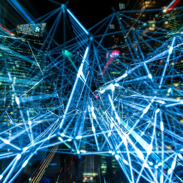 Image figurant la notion de high tech par des flux lumineux